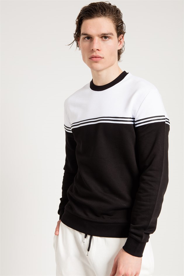 Sweatshirt in Black with Color Blocking in White